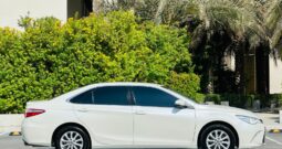 TOYOTA CAMRY 2017 WHITE MID