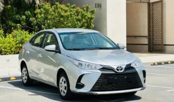 TOYOTA YARIS SE 2022 SILVER full