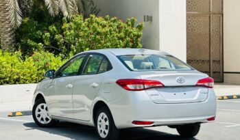 TOYOTA YARIS SE 2022 SILVER full