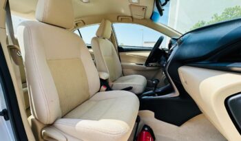 TOYOTA YARIS SE 2022 SILVER full